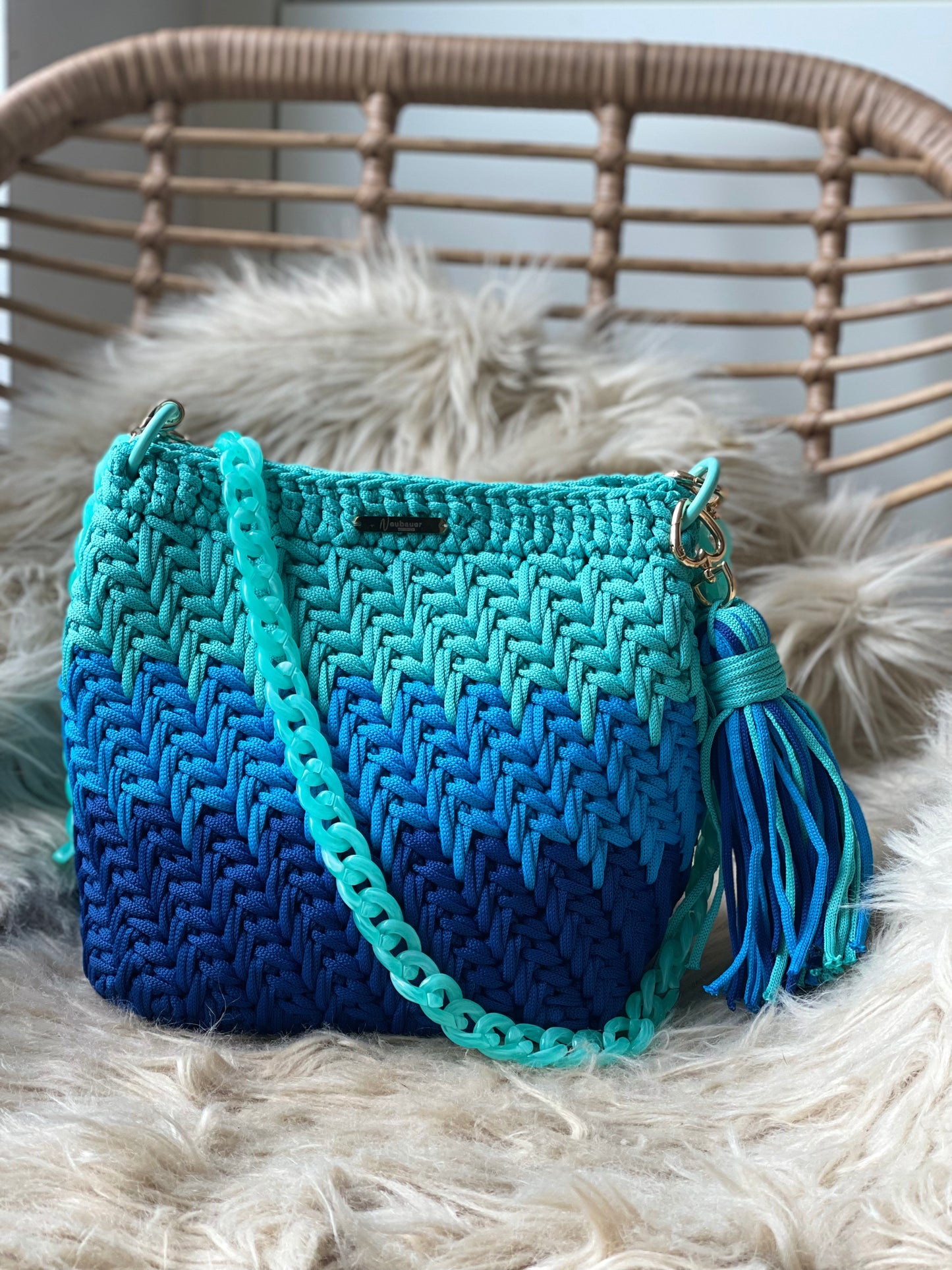 Bucket bag Medium