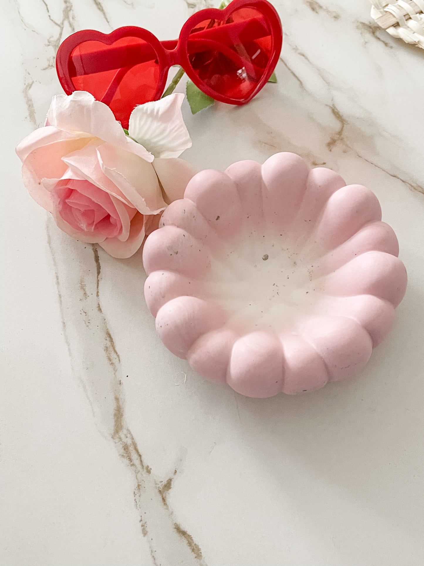 Jesmonite Scallop Dish – Soft Pink